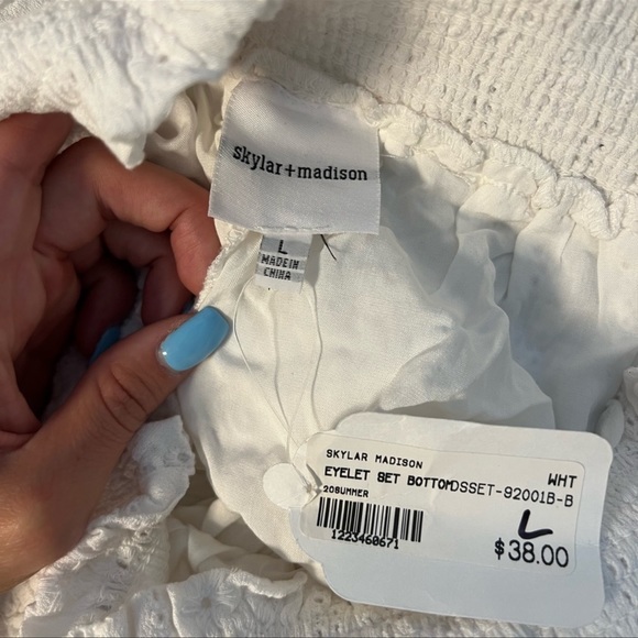 White Floral Shorts NWT - Picture 3 of 8